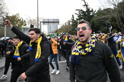 Fenerbahçeli Taraftarlar, Derbi İçin Tüpraş Stadı'na Geldi