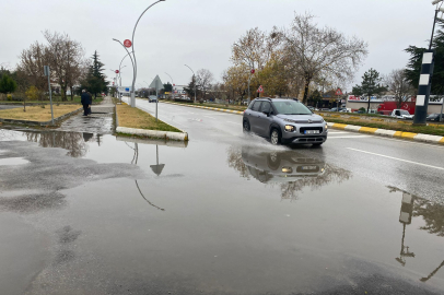 Edirne’de Cadde Üzerinde Biriken Su Zor Anlar Yaşattı