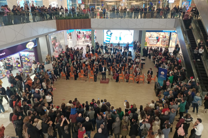 TÜ’nün En Küçük Öğrencilerinden AVM’de Yeni Yıl Konseri