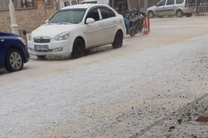 İpsala'nın Yenikarpuzlu Beldesi Dolu Yağışıyla Beyaza Büründü