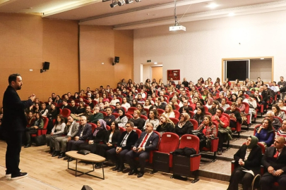 Çanakkale'de Eğitim Bilimci Özgür Bolat, Öğretmenlerle Buluştu