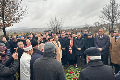 CHP’li Heyet Türkan Bebek Anma Programında