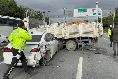 Zincirleme Trafik Kazasında 4'ü Çocuk 8 Kişi Yaralandı