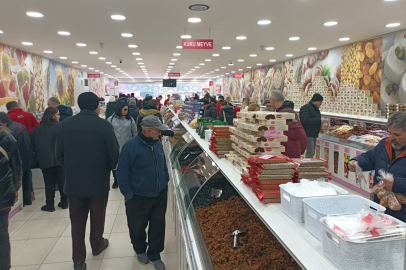 Edirne’de Yılın Son Gününde Kuruyemişçilerde Yoğunluk