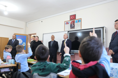 Vali Turan’dan Gaziosmanpaşa İlkokulu’na Yeni Yıl Ziyareti