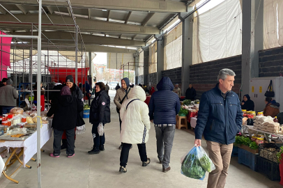 Edirne Emek Pazarı Soğuk Havaya Rağmen İlgi Görüyor