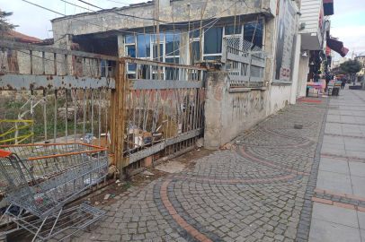 Saraçlar Caddesi’ne Yakışmayan Manzara