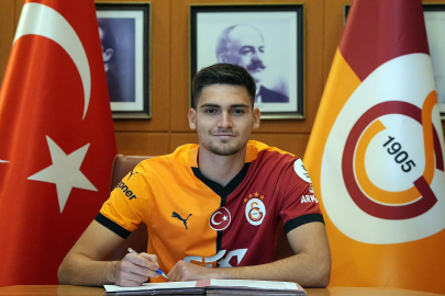 Galatasaray, İki Genç Futbolcunun Sözleşmesini Uzattı