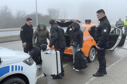 Edirne'de Durdurulan Takside 4 Düzensiz Göçmen Yakalandı