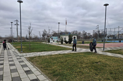 Lüleburgaz Belediyesi'nden Parklarda Temizlik Çalışması