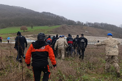 Çanakkale'de Otomobilin Çaya Uçması Sonucu Kaybolan Kişi Ölü Olarak Bulundu