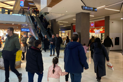 Edirne’de Soğuk Havadan Kaçan Soluğu AVM’de Aldı