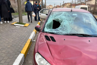 Feci Kaza Anı Kamerada: Metrelerce Savrulan Kadın Hayatını Kaybetti