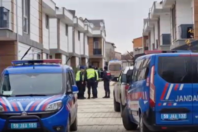 Villada Anne ve Kızı Ölü, Baba İse Ağır Yaralı Bulundu