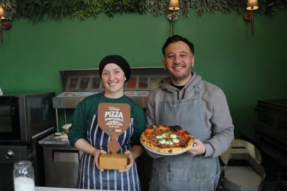 Çanakkale'nin Yöresel Lezzetleriyle Hazırlanan Pizza Avrupa'da Altın Madalya Peşinde