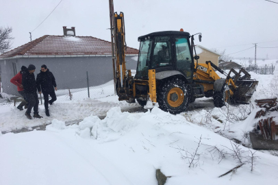 Kaymakam Tutal Yol Açma Çalışmalarını Yerinde İnceledi