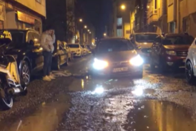 Tekirdağ'da Yol Çöktü, Otomobil Çukura Saplandı