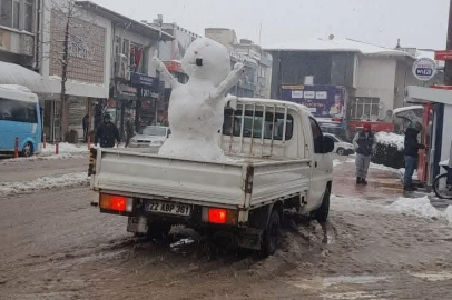 Kardan Adama Kamyonet ile Şehir Turu Attırdılar