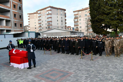 Vali Soytürk, Merhum J. Asb. Çvş. Halim Petekkaya’nın Cenaze Törenine Katıldı