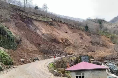 Trabzon'da Heyelan Anı Kamerada