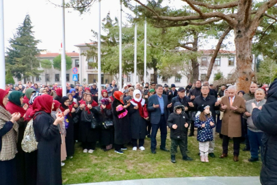 Vali Turan, Umre Yolcularını Dualarla Uğurladı