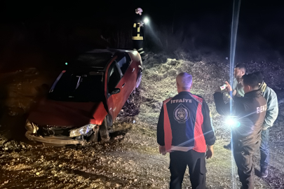 Kırklareli'nde Şarampole Devrilen Otomobildeki 2 Kişi Yaralandı