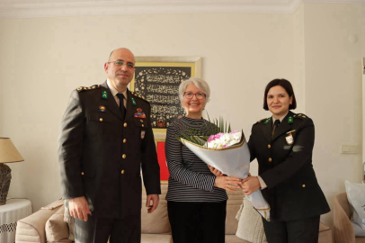 Emekli Öğretmenden Mehmetçiklere Çorap, Atkı, Eldiven