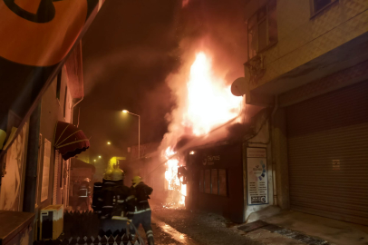 Saraçlar Caddesi'nde Yangın Büyüyor!