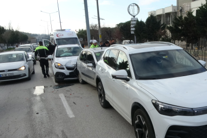 Çanakkale Belediye Başkanın Aracının Da Bulunduğu 3 Araçlı Zincirleme Trafik Kazası