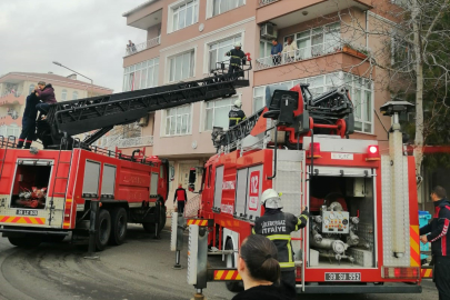 Lüleburgaz'da Yangın: Vatandaşlar İtfaiye Merdivenleriyle Kurtarıldı