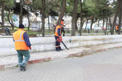 Kırklareli Belediyesi Eski SGK Hastanesi Bahçesinde Temizlik Çalışması Yaptı