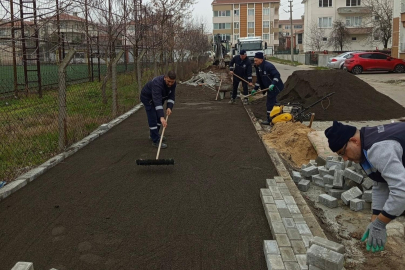 Muratlı Belediyesi’nden Kaldırım ve Temizlik Çalışmaları