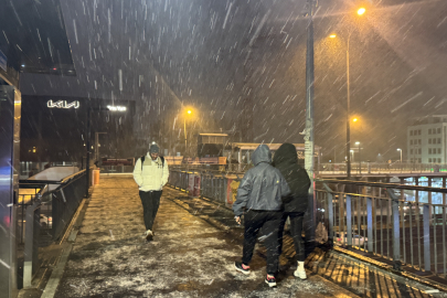 İstanbul'da Kar Yağışı Aralıklarla Sürüyor