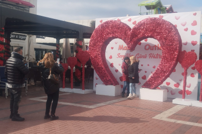 Edirne’deki AVM’den Sevgililer Günü Özel Dekoru