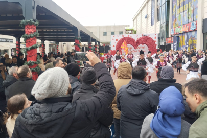 Soğuğa Rağmen Halk Oyunlarına Yoğun İlgi