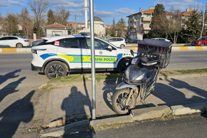 Motosikletten Düşen Kurye Yaralandı