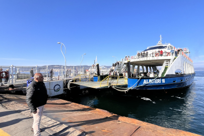 Çanakkale Boğazı'nda Makine Arızası Yapan Feribot İskeleye Yanaştırıldı