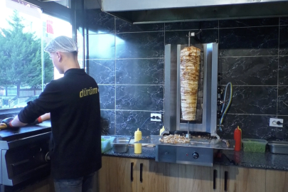 Ruhsat Yok, İşyeri Yok: Evlerinde Döner Yapıp Satıyorlar