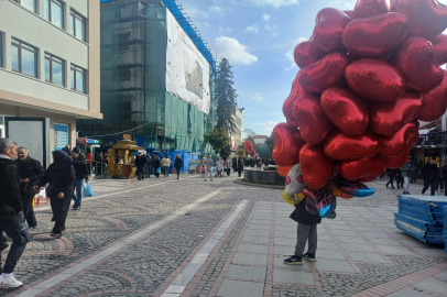 Saraçlar Caddesi Kalpli Balonlarla Doldu