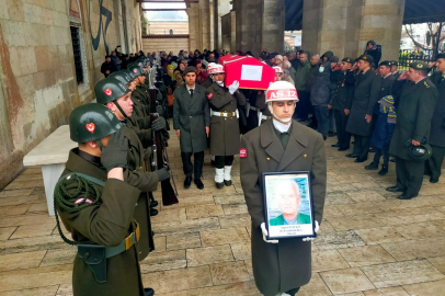 Gültekin Askeri Törenle Son Yolculuğuna Uğurlandı