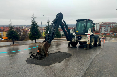 Edirne'de Çöken Yol Trafiğe Kapatıldı