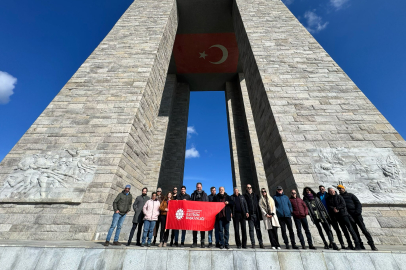 Çanakkale ve Balıkesirli Gazeteciler, "Basın Köprüsü" Etkinliğiyle Şehitlikleri Gezdi