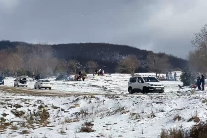 Tekirdağ'da Ganos Dağları Beyaza Büründü, Kardelenler Açtı