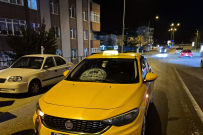 Yolu Karşısına Geçmeye Çalışan Adama Ticari Taksi Çarptı