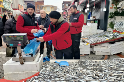 Edirne'de Hamsi Fiyatını Duyan Tezgaha Geldi