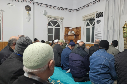 Aksu, Hoca Ahmet Yesevi Camii’nde Teravih Programına Katıldı