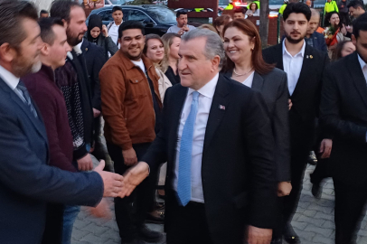 Bakan Bak’tan Gençlere: “Topluma Duyarsız Kalmayın”