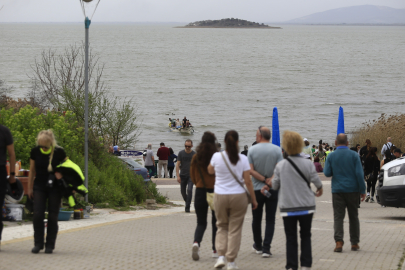 Yaren Leyleğin Geldiği Duyan, O Köye Akın Etti