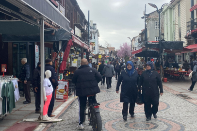 Saraçlar Caddesi’nde Pazartesi Yoğunluğu