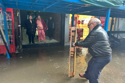 Edirne'de Vatandaşın Yağmurla İmtihanı